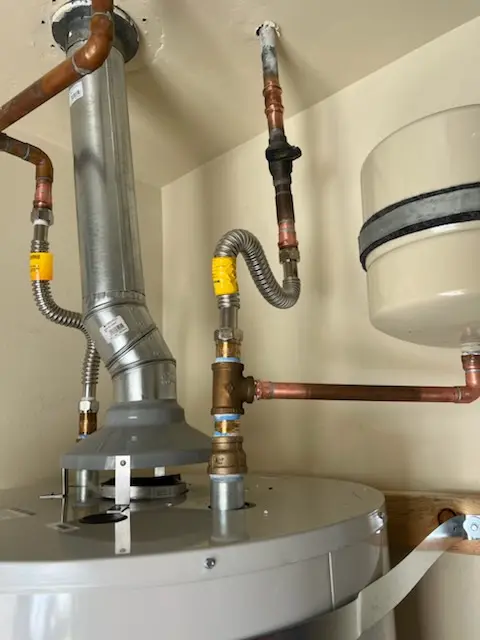 Water heater installation and plumbing repair in Corona de Tucson